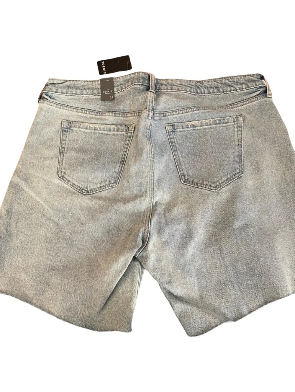torrid Light Wash Denim Jean Bermuda Shorts Raw Hem Button Fly Size 14 New